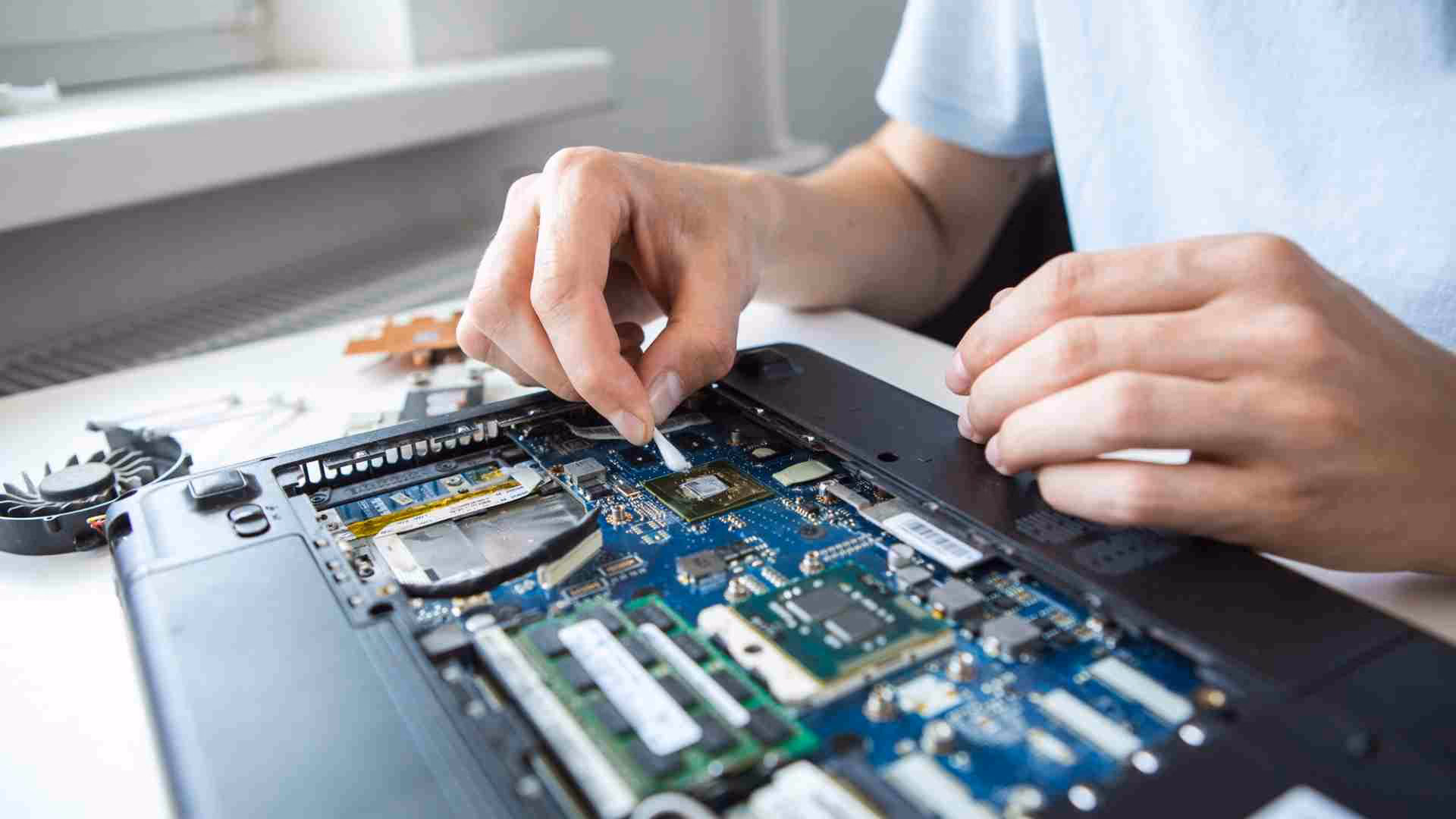 The Benefits of Professional Laptop Repair Services