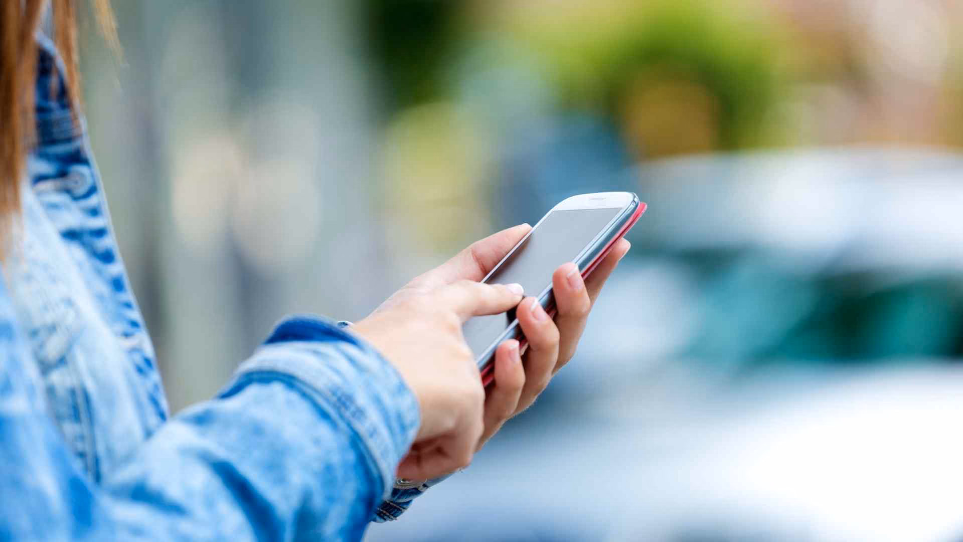 The Environmental Impact of iPhone Repair and Recycling